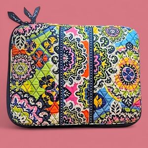 💻Vera Bradley Multicolored Quilted Laptop Sleeve